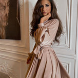 Robe mini portefeuille en satin à manches longues pour femme