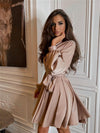 Robe mini portefeuille en satin à manches longues pour femme