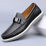 Caspian | Mocasín con decoración metálica y costura a mano